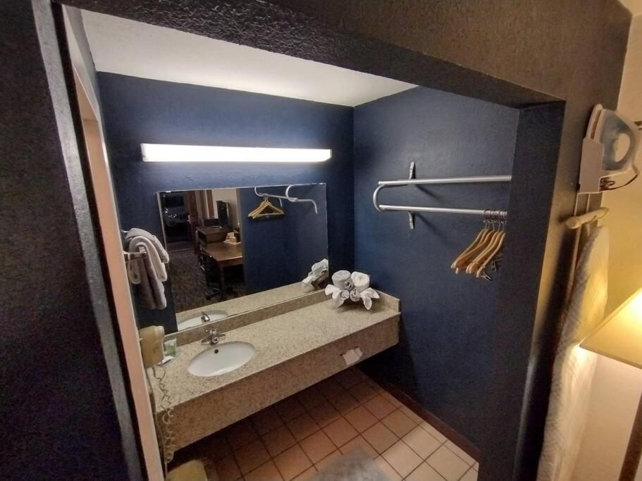 2 Queen Beds 208 Wi-fi Apartment Stillwater