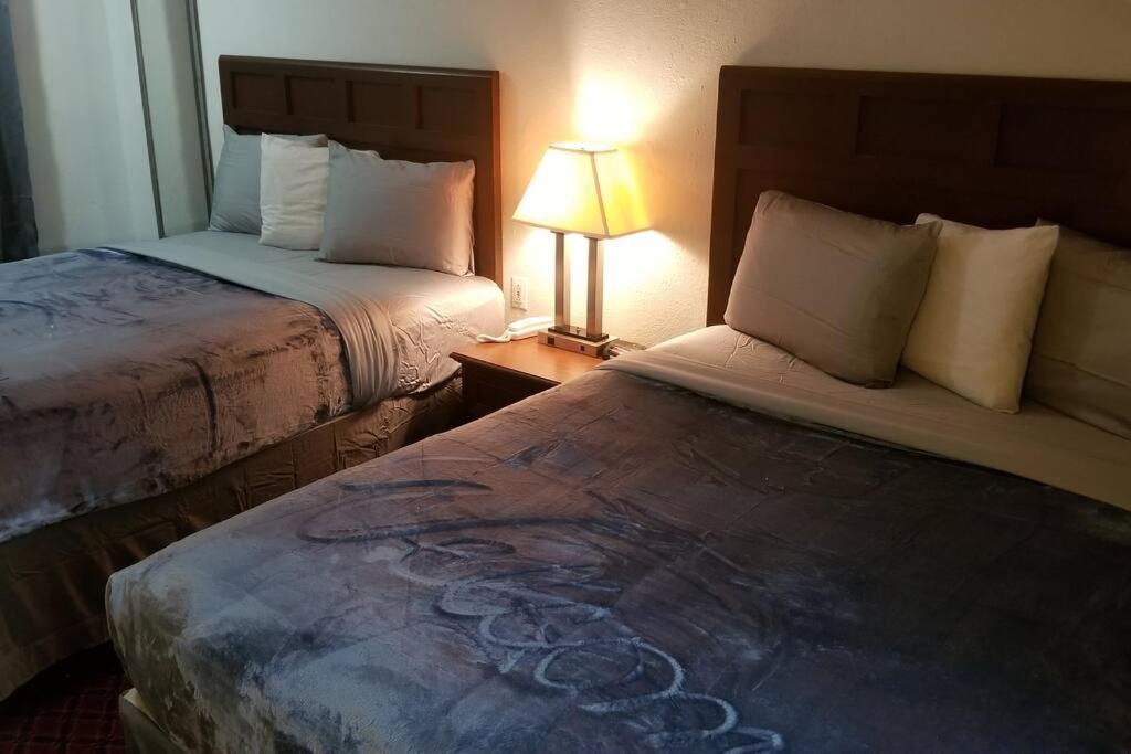 2 Queen Beds 208 Wi-fi