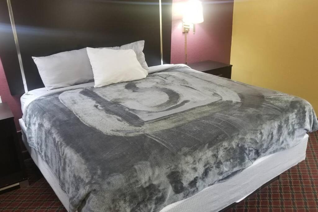 Apartment 2 Queen Beds 208 Wi-fi